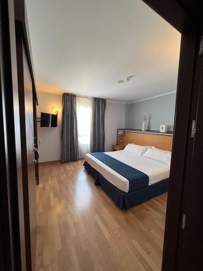 Hotel Cervantes Linares Buitenkant foto